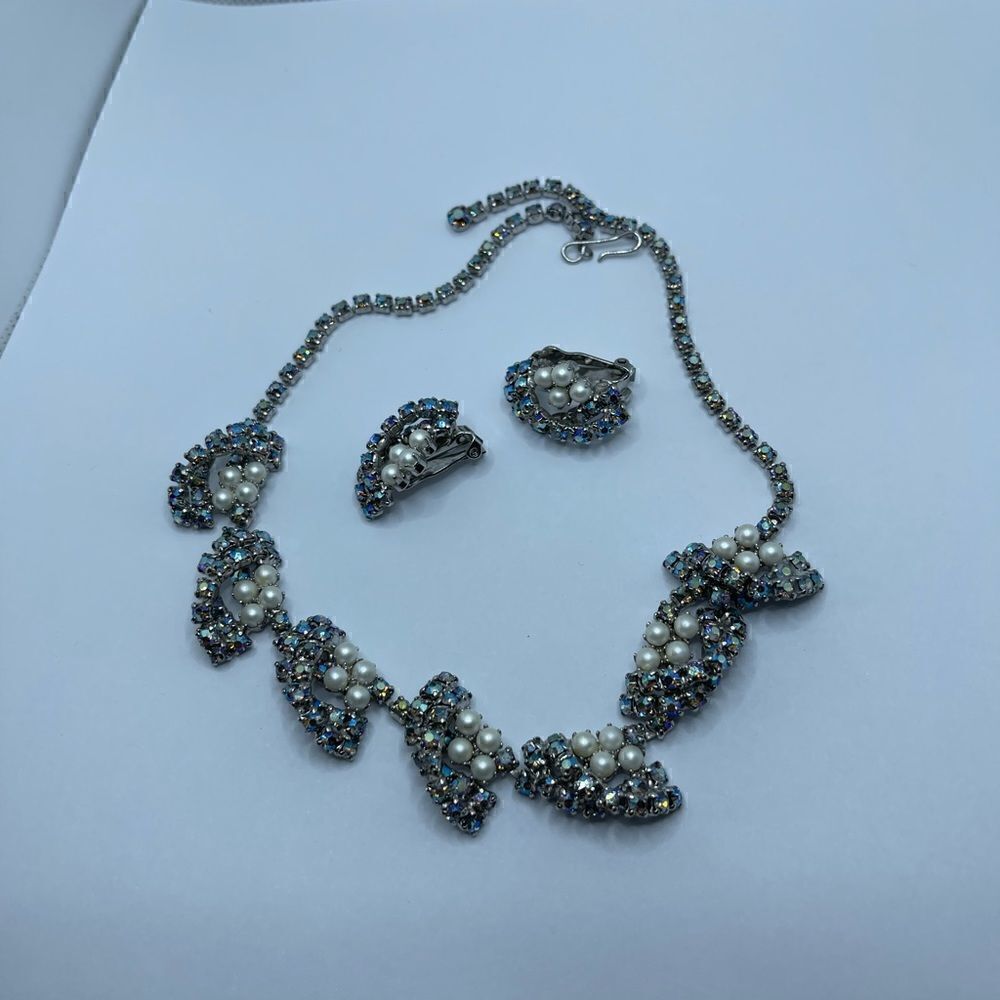 Vintage set aurora borealis and faux pearls necklace earrings - Picture 2 of 9